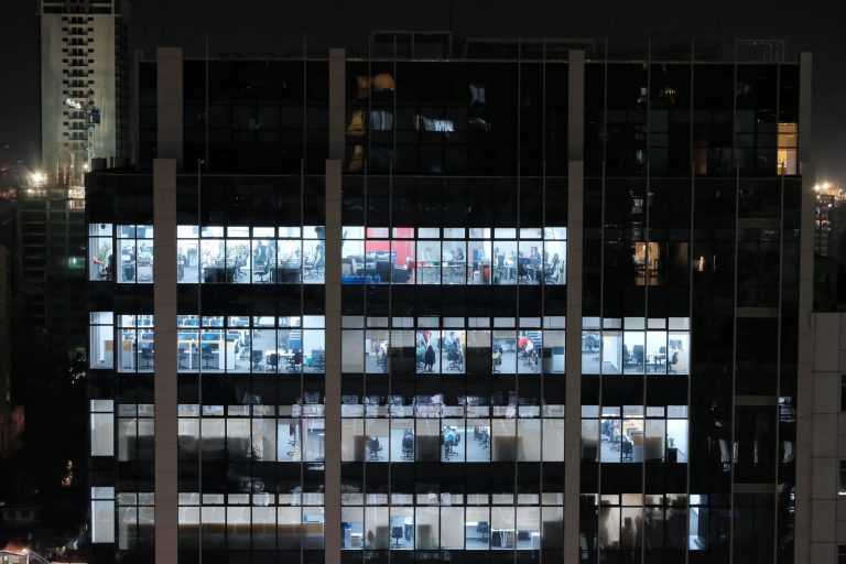 Character AI falência: o que a crise da startup de chatbots significa para o Brasil