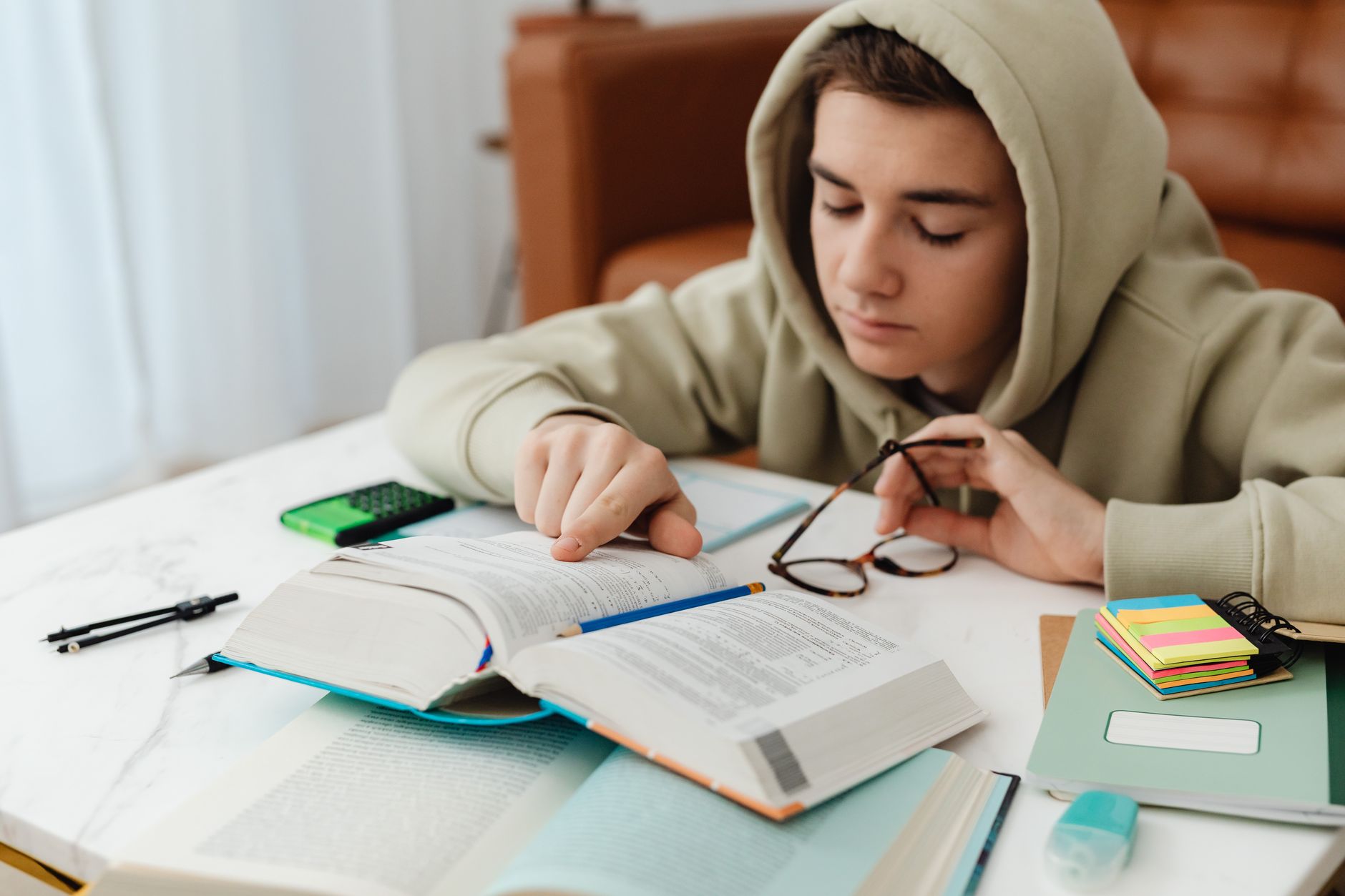 ChatGPT para adolescentes: risco inaceitável ou ferramenta educativa?